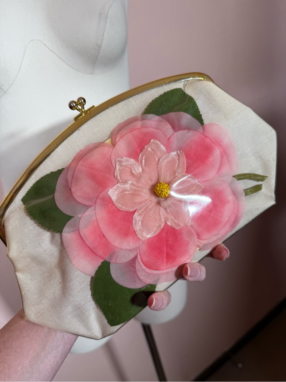Vintage Cottagecore pink floral gold metal frame kisslock Clutch